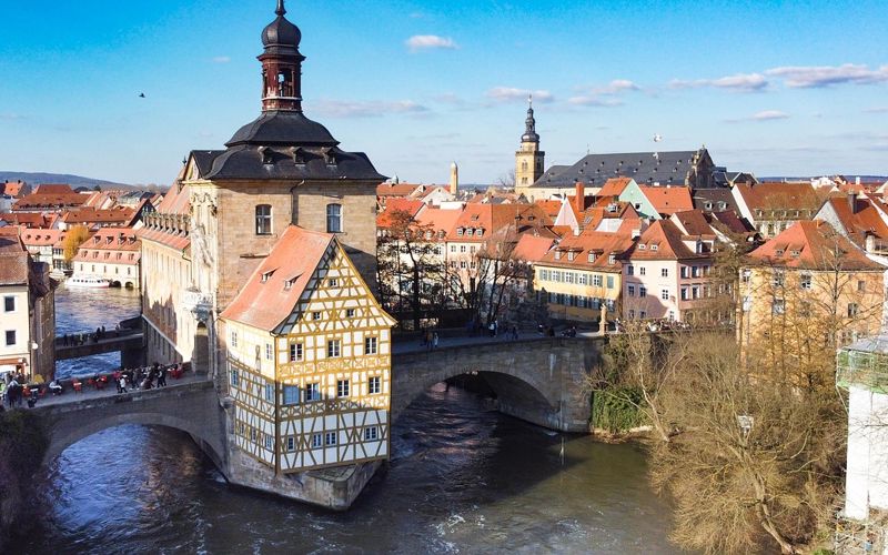 Bamberger Altstadt mit Altem Rathaus und Regnitz