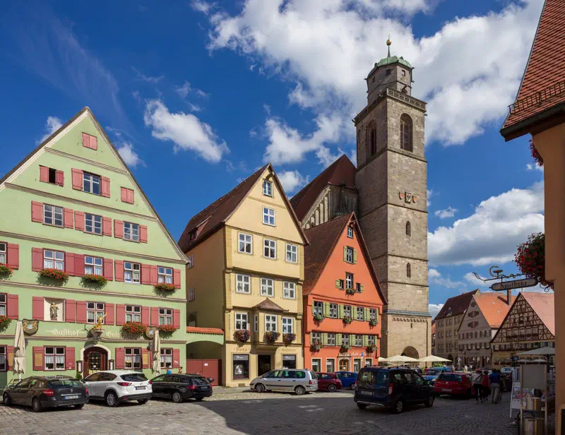 Weinmarkt und Münster St. Georg am Start der Dinkelsbühl Feuchtwangen Radtour