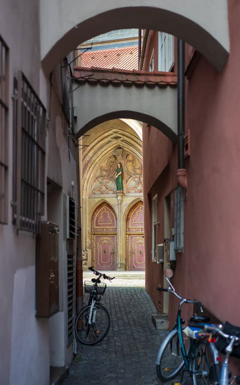 Fahrräder in der Dinkelsbühler Altstadt nahe dem Start der Radtour