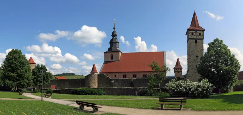 Kirchenburg im Ortskern von Ostheim vor der Rhön