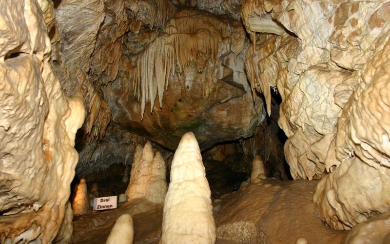 Tropfsteinformationen in der Binghöhle (Streitberg), Fränkische Schweiz