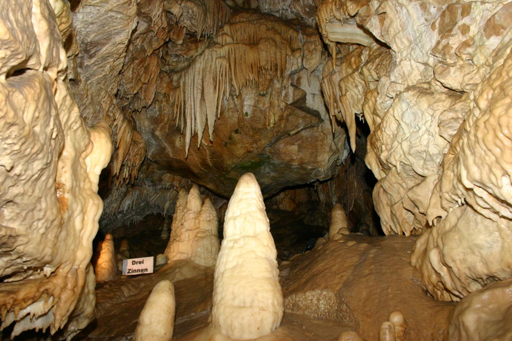 Tropfsteinformationen in der Binghöhle (Streitberg), Fränkische Schweiz