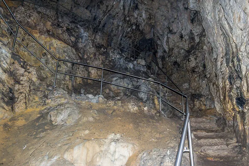 Rosenmüllerhöhle (Muggendorf), enge Gänge, Innenansicht