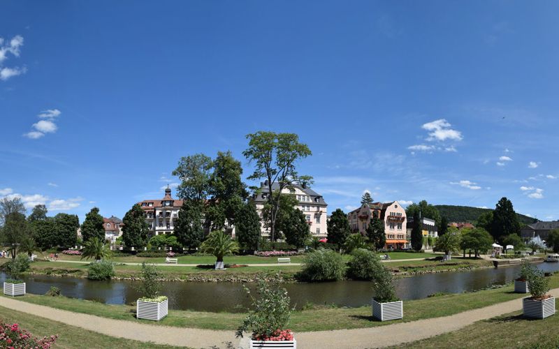 Kissinger Runde mit Blick über die Fränkische Saale in Bad Kissingen