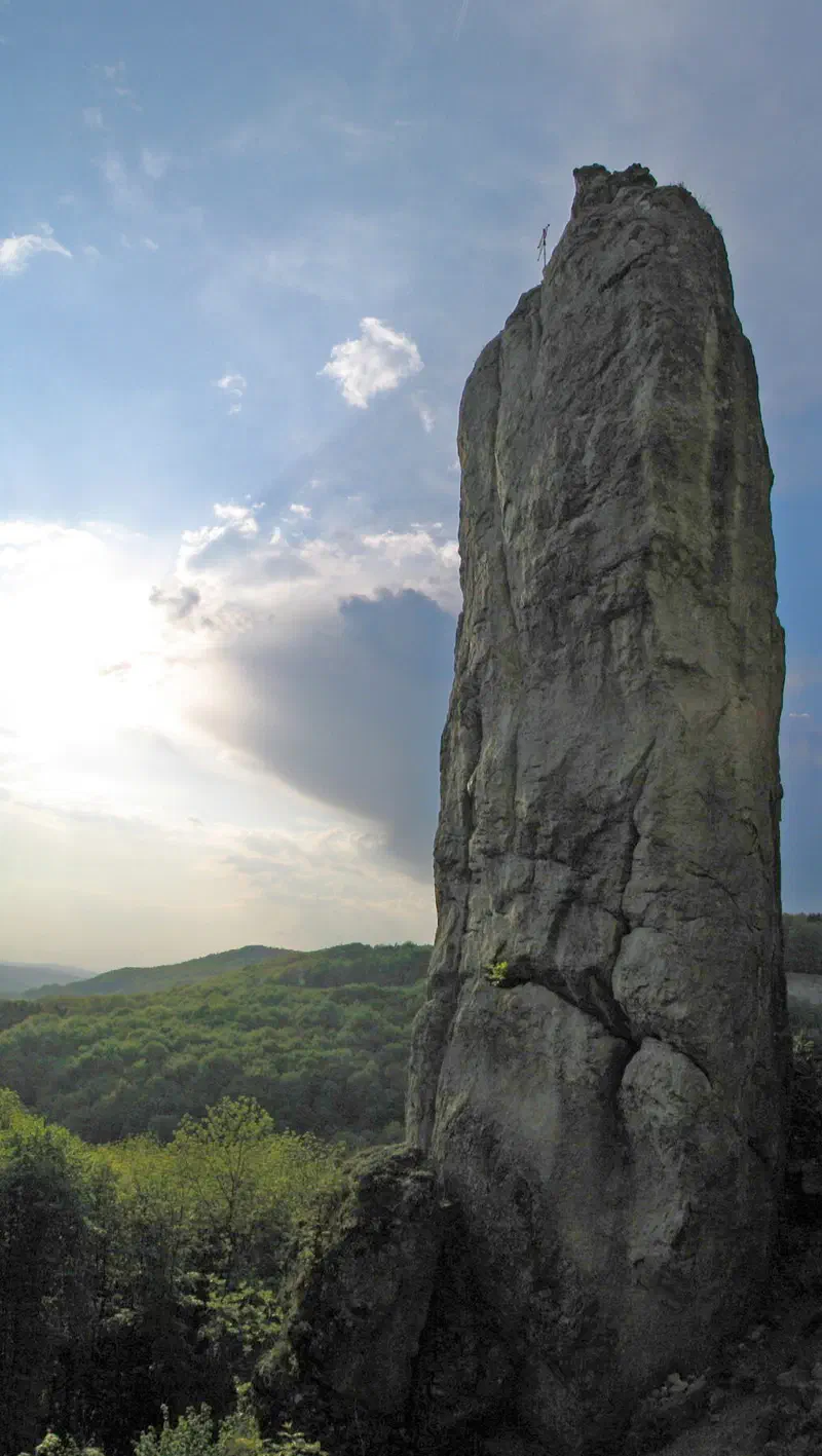 Freistehender Nürnberger Turm im Würgauer Klettergebiet