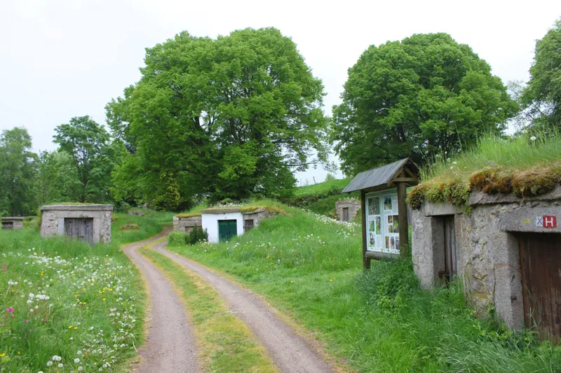 Historische Felsenkeller am Beginn der Rudolfstein Wanderung