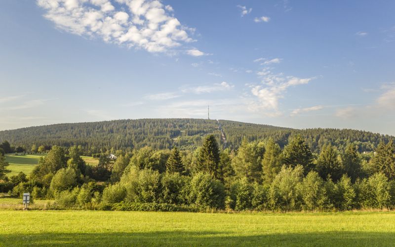 Weißmain-Ochsenkopf-Steig bei Bischofsgrün mit Blick zum Ochsenkopf