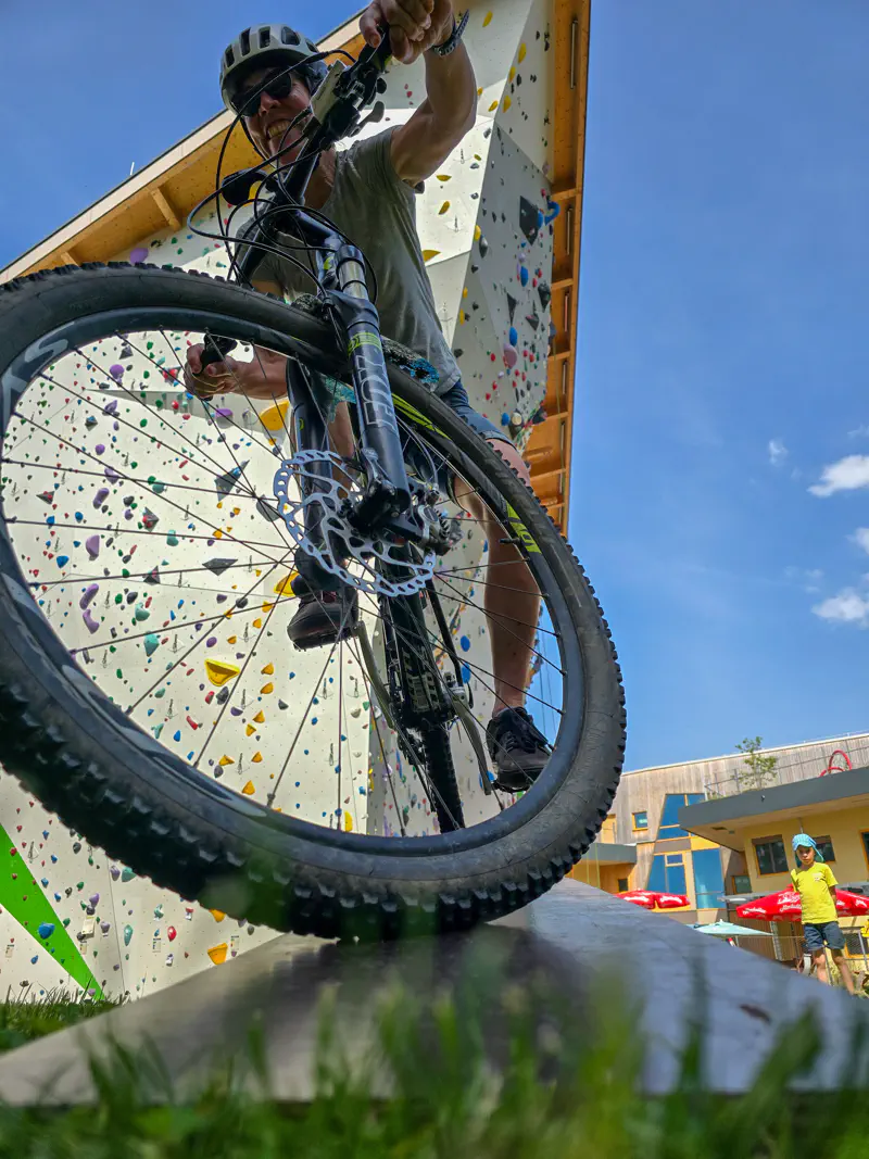 Mountainbiker beim Bergweltfest der DAV Sparkassen Bergwelt Erlangen