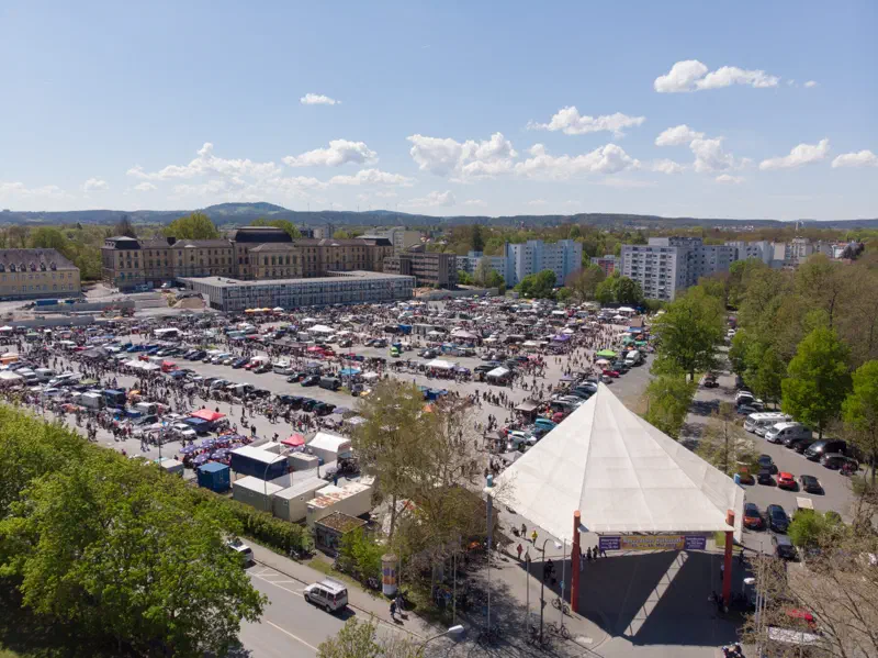Großer Flohmarkt auf dem Bayreuther Volksfestplatz