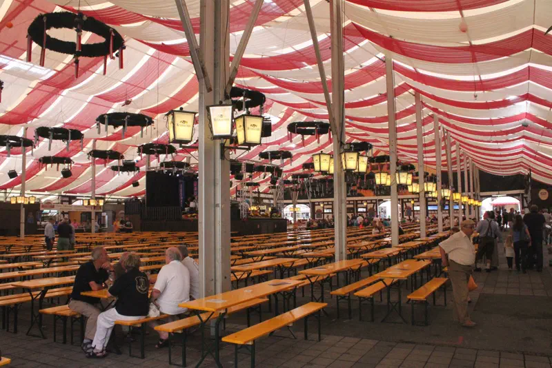 Festzelt der Kulmbacher Bierwoche als Symbolbild für das Abschlusswochenende 2026