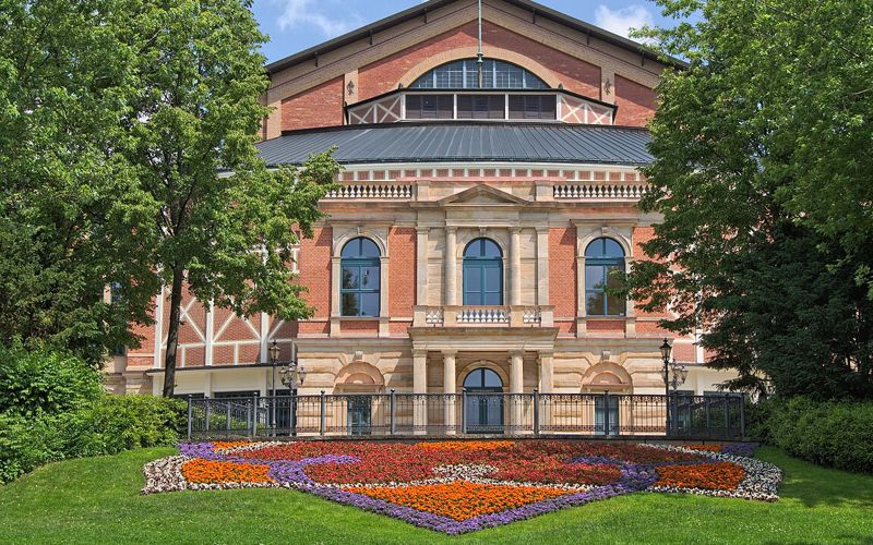 Festspielhaus Bayreuth als Spielort der Bayreuther Festspiele im August 2026