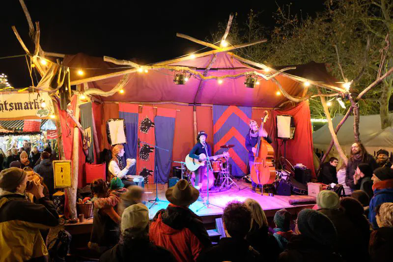 Mittelaltermarkt auf der Fürther Freiheit mit Kulturprogramm – Band Cynthia Nickschas & Friends (Dezember 2019)