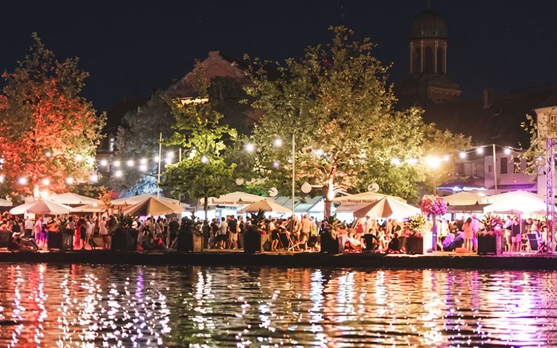 Veranstaltungstipps Franken 26. bis 28. Juni 2026: Rothenburger Sommermesse, Weinfest Kitzingen, Hofgarten-Weinfest Würzburg, Johannisfeuer Fränkische Schweiz
