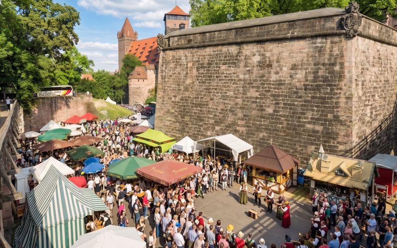 Veranstaltungstipps Franken 5. bis 7. Juni 2026: Fränkisches Bierfest Nürnberg, Altstadtfest Ansbach, Mittelaltermarkt Burg Rabenstein