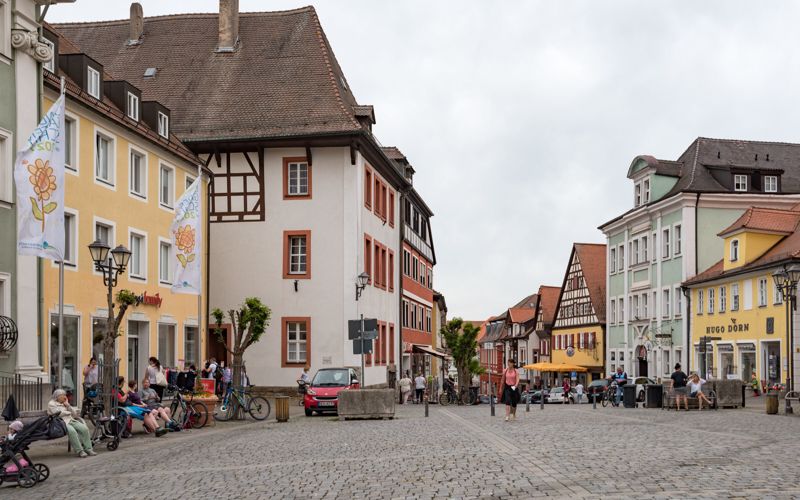 Bad Windsheim Sehenswürdigkeiten am historischen Marktplatz mit Fachwerkhäusern