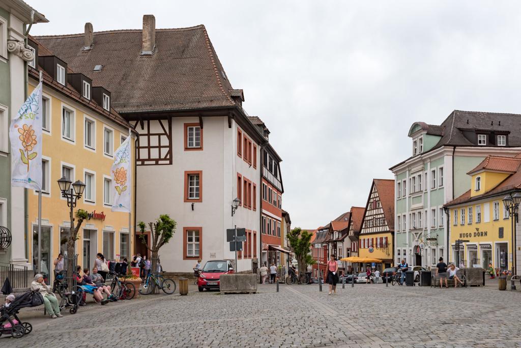Bad Windsheim Sehenswürdigkeiten am historischen Marktplatz mit Fachwerkhäusern