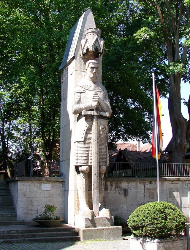 Windsheimer Roland als steinerne Figur in der Altstadt von Bad Windsheim