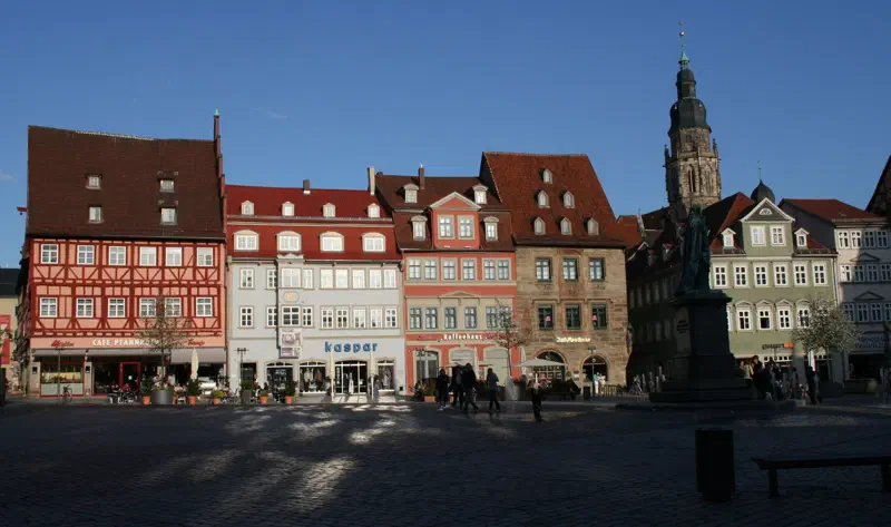 Historische Häuser an der Ostseite des Coburger Marktplatzes