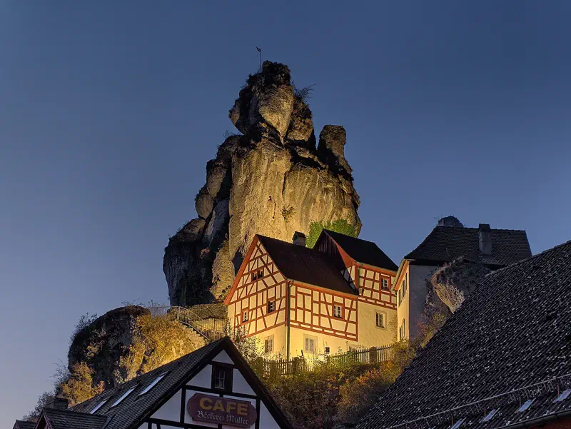 Felsburg Tüchersfeld mit Fachwerkhäusern in der Fränkischen Schweiz