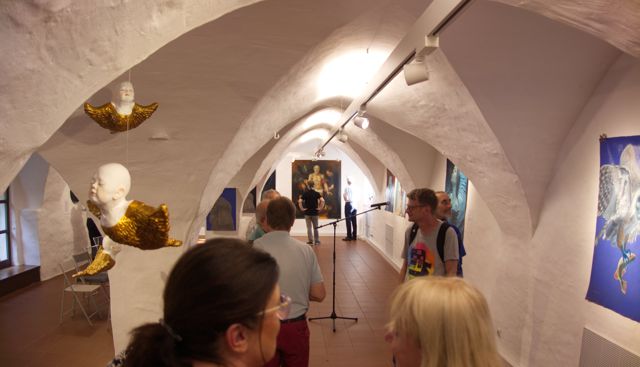 Innenraum der Städtischen Galerie Schwabach mit zeitgenössischer Kunst, Foto: Frank Hegewald