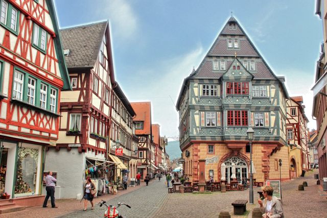 Hotel zum Riesen als historischer Fachwerkbau in Miltenberg