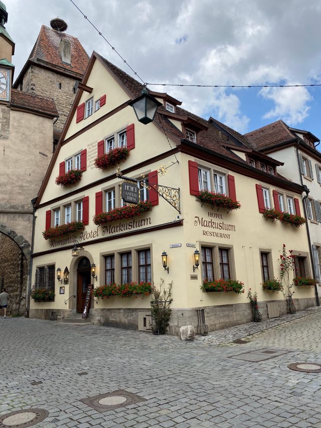 Romantik Hotel Markusturm mit Fachwerkgiebel in Rothenburg ob der Tauber