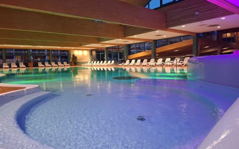 Große Poollandschaft im Hotel Sonnenhügel in Bad Kissingen