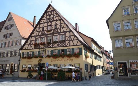 Historisches Gebäude der Goldenen Rose in Dinkelsbühl