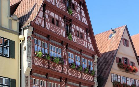 Fachwerkfassade des Hotels Deutsches Haus in Dinkelsbühl