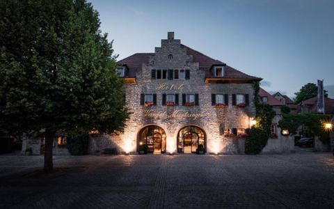 Historische Fassade des Hotels und Weinguts Meintzinger in Frickenhausen