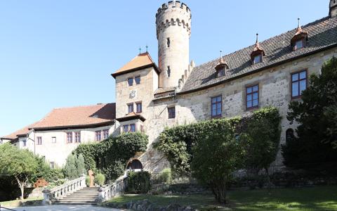 Schloss Hohenstein bei Ahorn mit historischem Schlosshotel