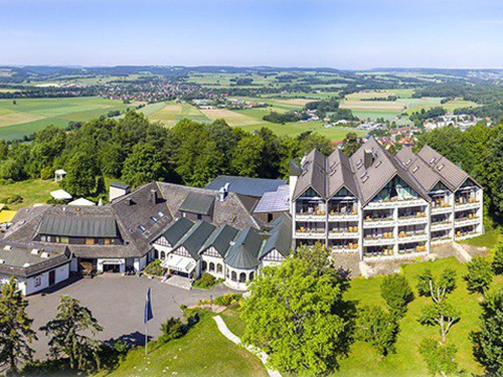Wanderhotels in Franken mit Wellness in einer Mittelgebirgslandschaft