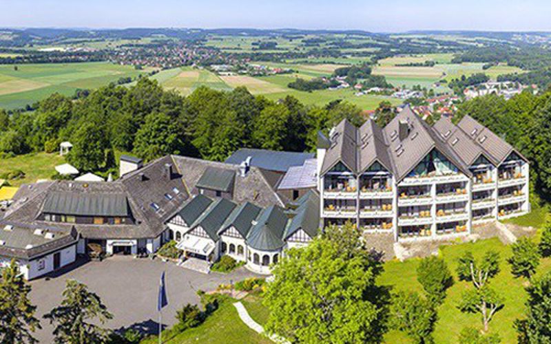 Wanderhotels in Franken mit Wellness in einer Mittelgebirgslandschaft