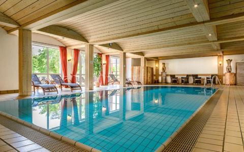 Das Hotel Göller bietet ein warmes Hallenbad für ruhige Schwimmeinheiten.