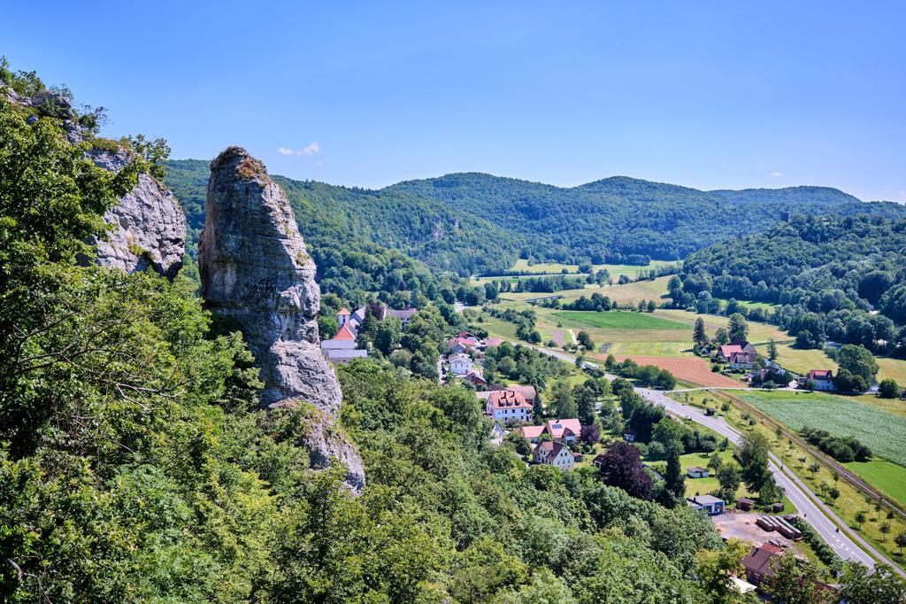 Wellnesshotels Fränkische Schweiz mit Blick über das Wiesenttal