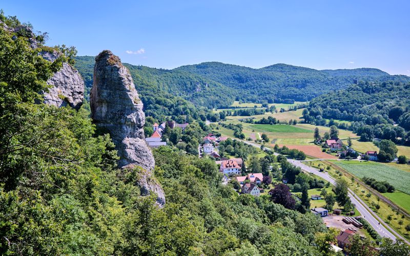 Wellnesshotels Fränkische Schweiz mit Blick über das Wiesenttal
