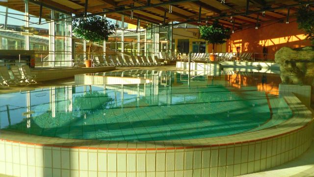 Innenbecken der Therme Obernsees