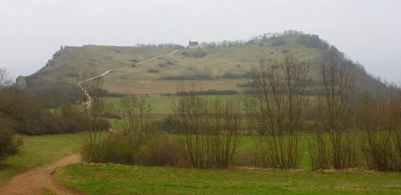 Walberla mit Walburgis-Kapelle vom Rodenstein gesehen