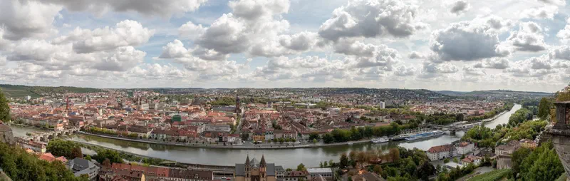 Blick von der Festung Marienberg über Main und Altstadt von Würzburg
