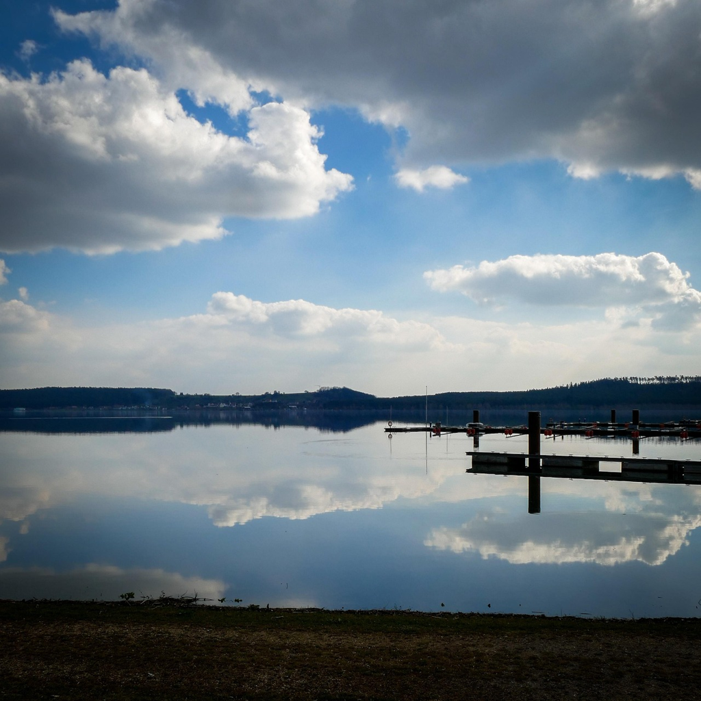 Sonnenuntergang am Brombachsee mit Radfahrern