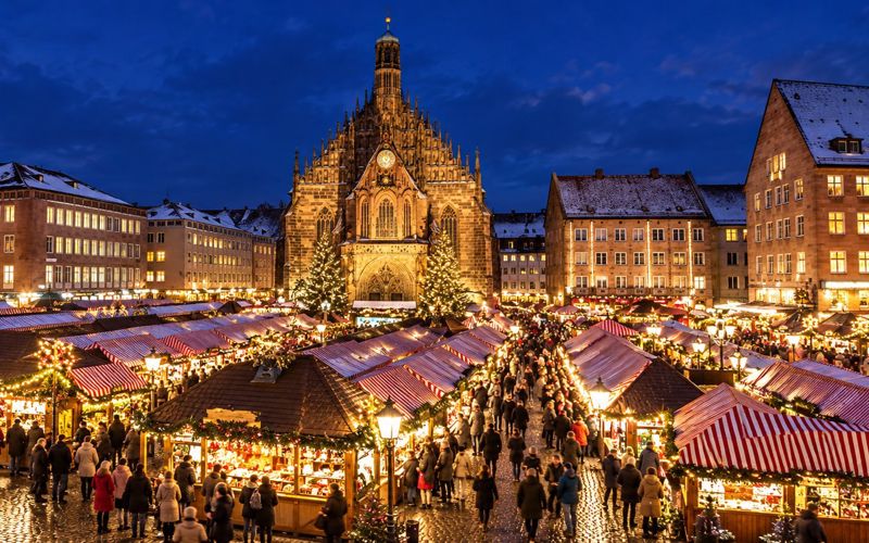 Weihnachtsmärkte in Franken mit dem Nürnberger Christkindlesmarkt bei Nacht