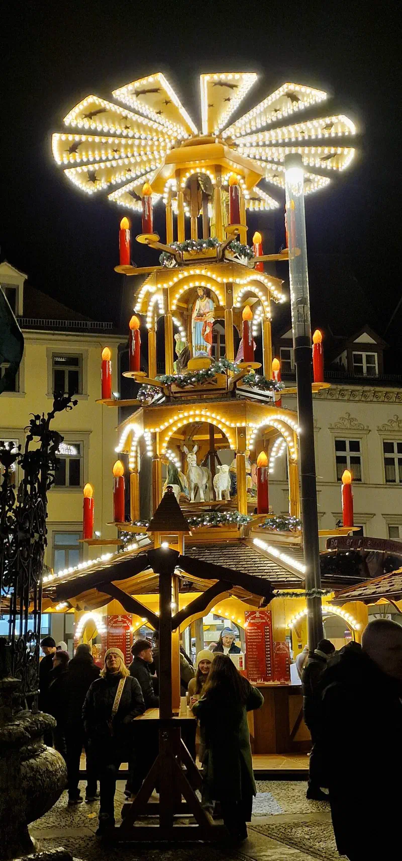 Weihnachtspyramide auf dem Bamberger Weihnachtsmarkt
