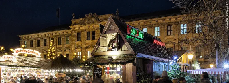 Der Weihnachtsmarkt in Erlangen ist jedes Jahr Stimmungsvoll und einen Besuch wert.