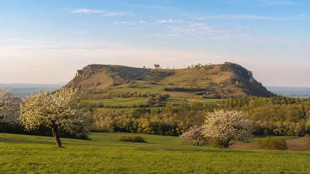 Walberla (Ehrenbürg) mit Walburgis-Kapelle und Panoramablick über die Fränkische Schweiz
