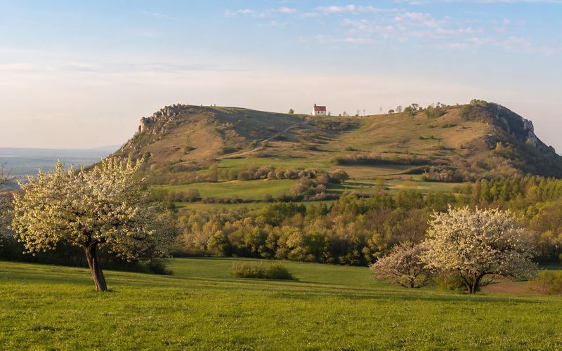 Walberla (Ehrenbürg) mit Walburgis-Kapelle und Panoramablick über die Fränkische Schweiz